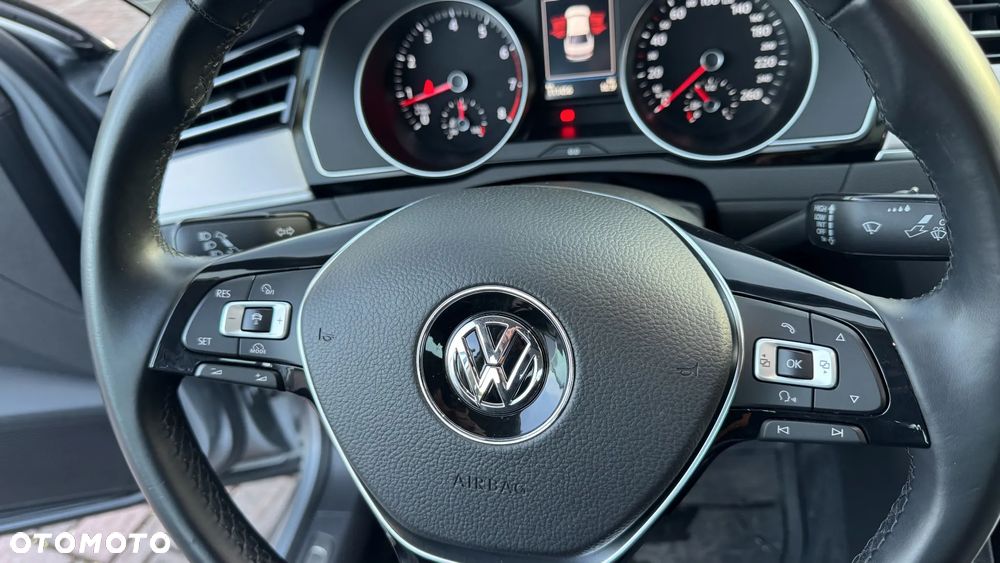 Volkswagen Passat 1.8 TSI BMT Highline - 37