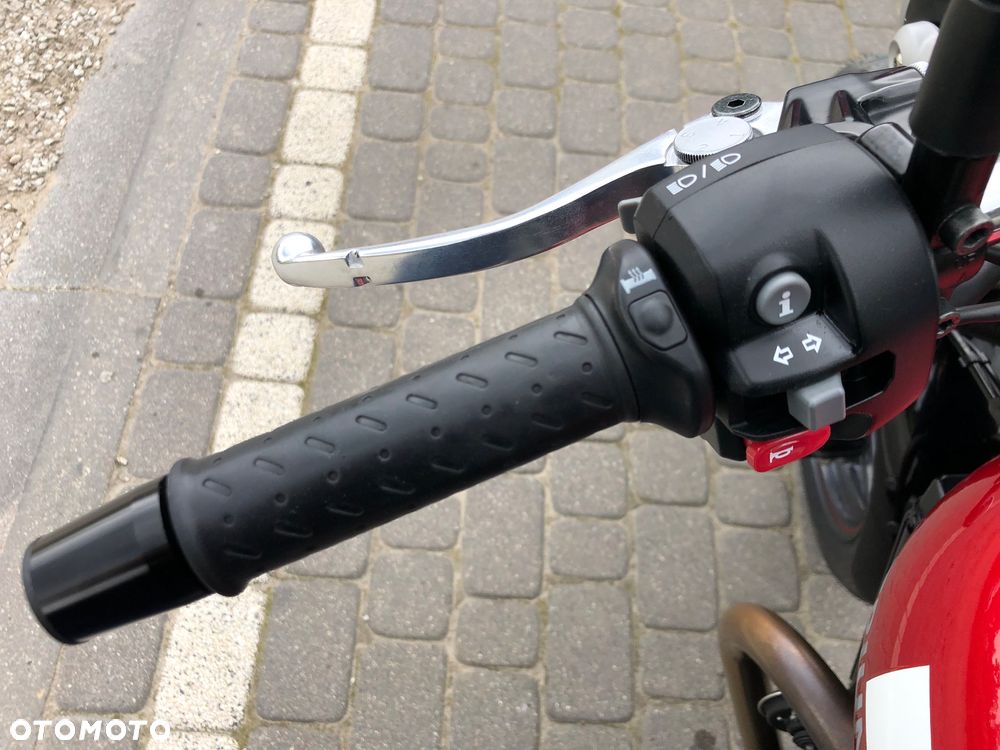 Triumph Street Twin - 18