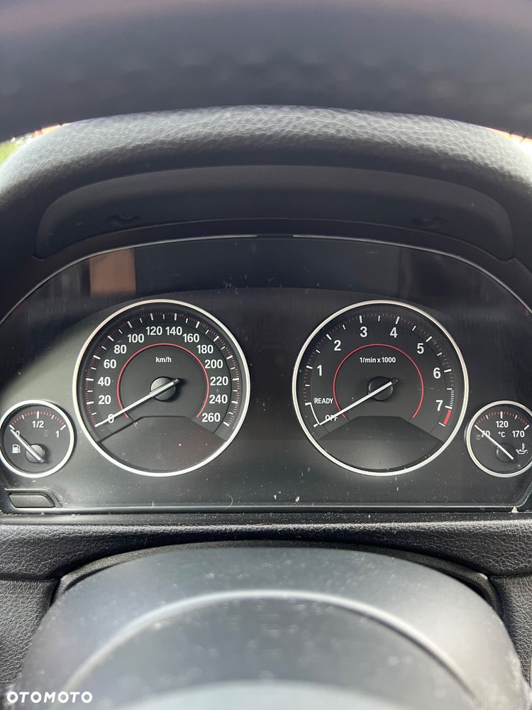 BMW Seria 3 330i Sport - 17