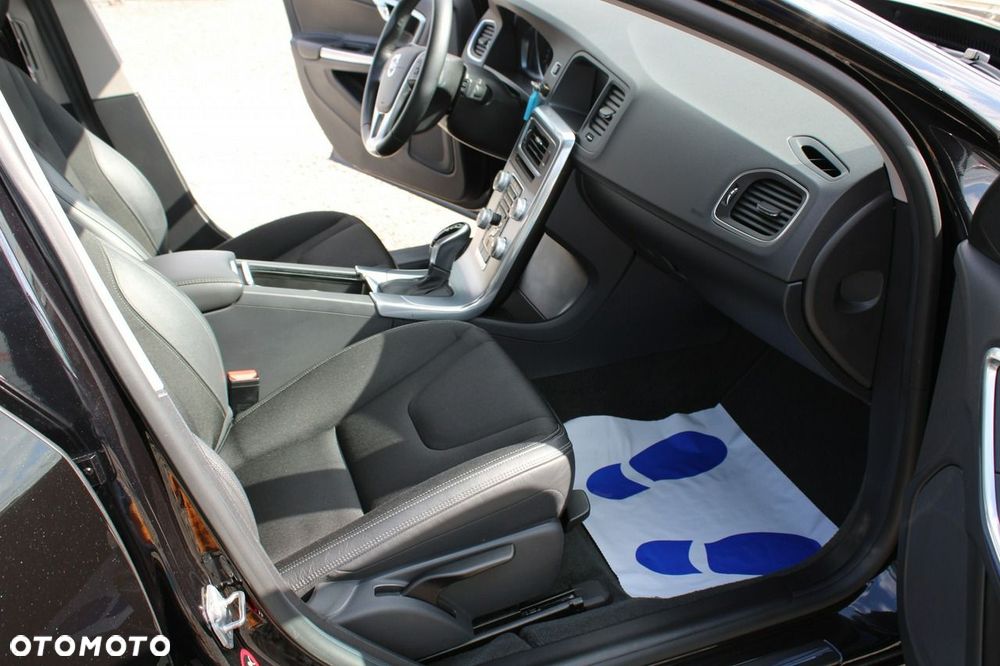 Volvo V60 Cross Country D4 Drive-E Momentum - 33