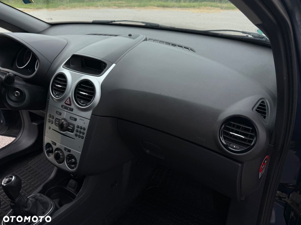 Opel Corsa 1.2 16V Cosmo - 18