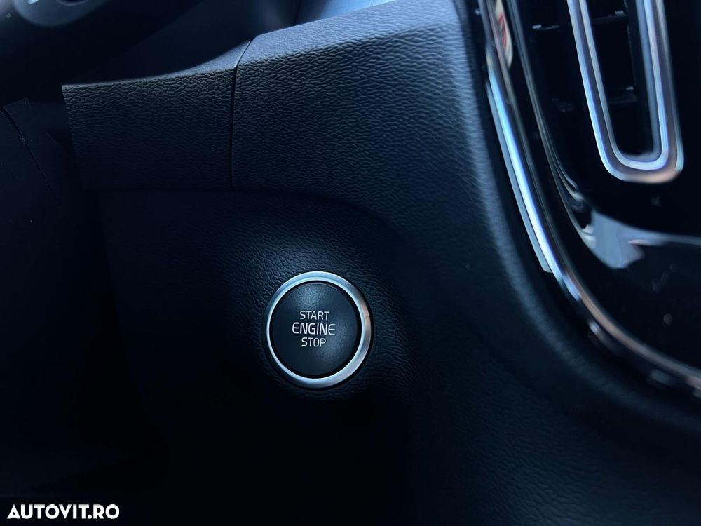 Volvo XC 40 B3 AT FWD MHEV Core - 31
