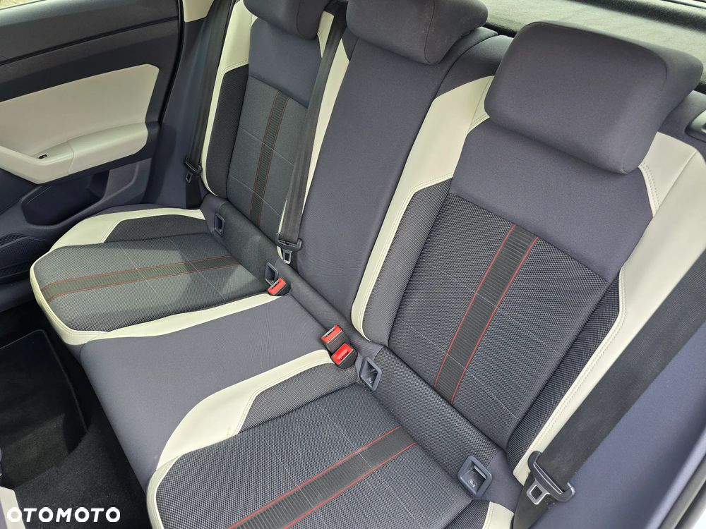 Volkswagen Polo - 13