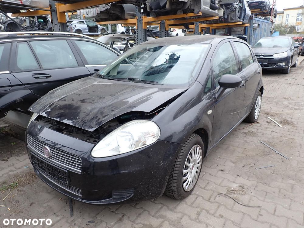 CZĘŚCI - Fiat Grande Punto 1,2 8V 65KM 199A4000 HB 5D lakier 876 2009r. INDEX - 9981 - 1
