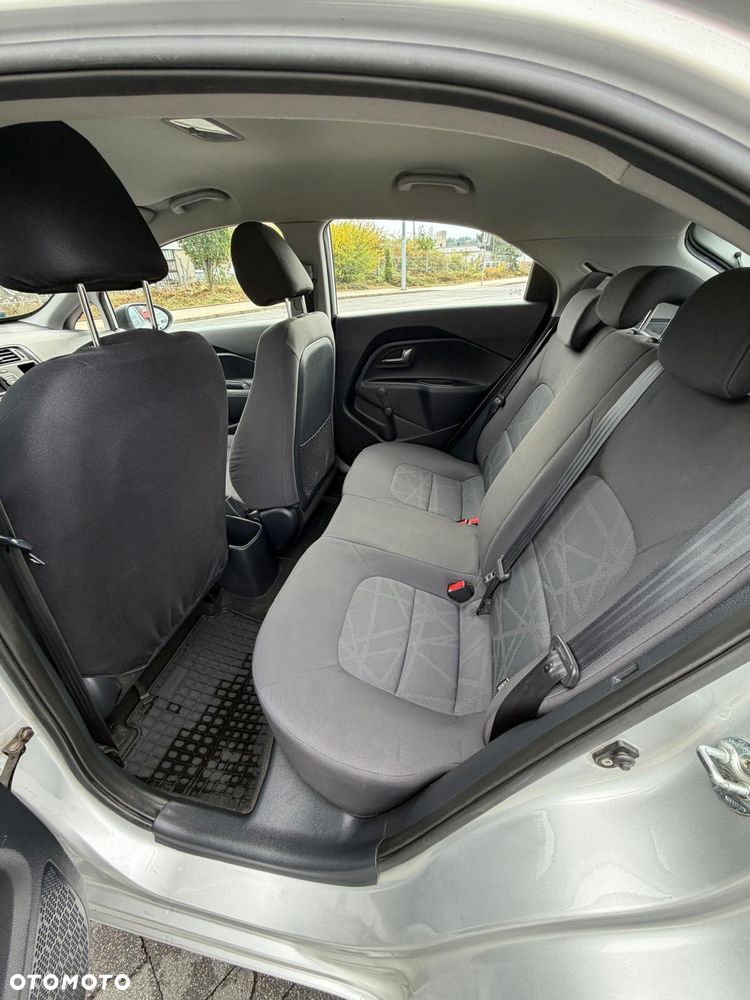Kia Rio - 11