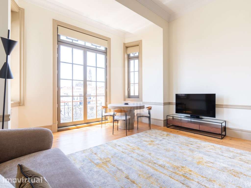 Apartamento T0 mobilado e decorado na Avenida dos Aliados - Grande imagem: 3/40