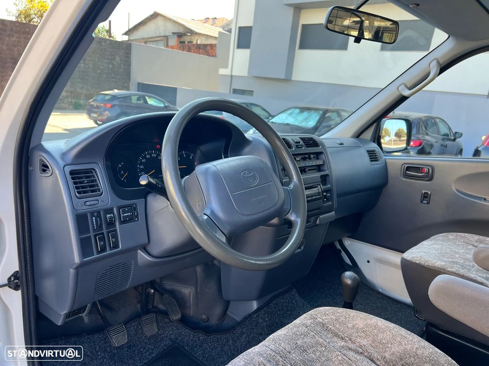 Toyota HiAce 2.5 D-4D Curto Luxo 2.6T - 11