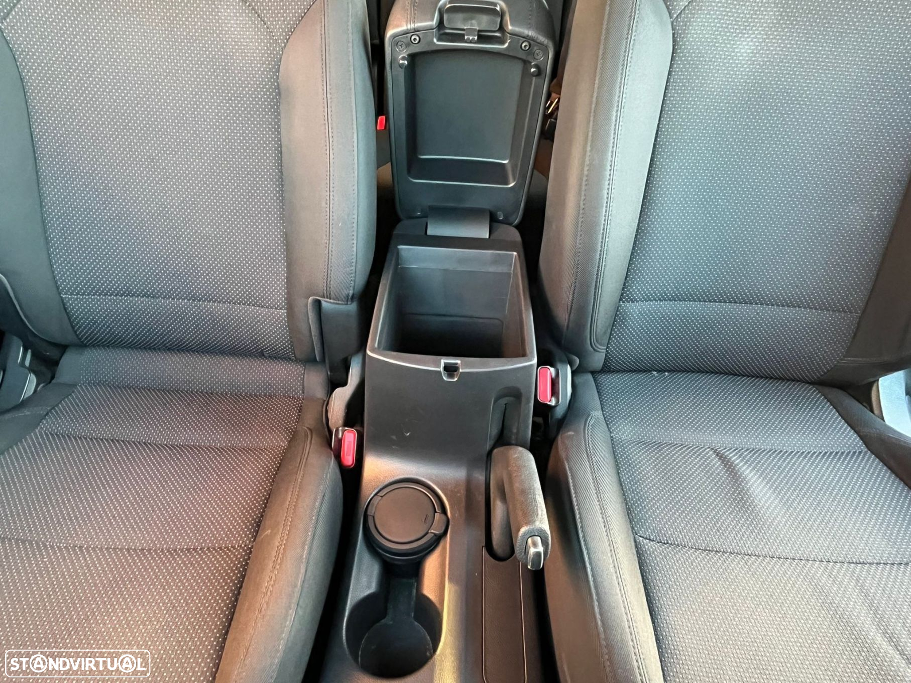 Kia Carens 1.7 CRDi ISG TX Aut. - 31