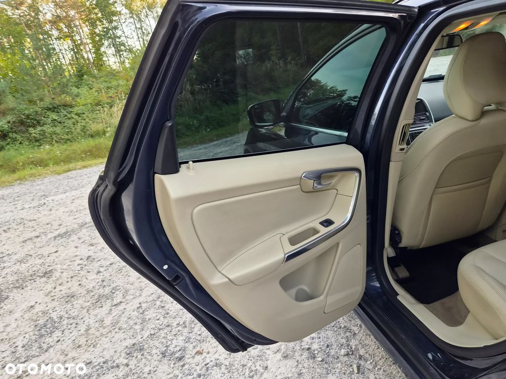Volvo XC 60 2.4D AWD Momentum - 25