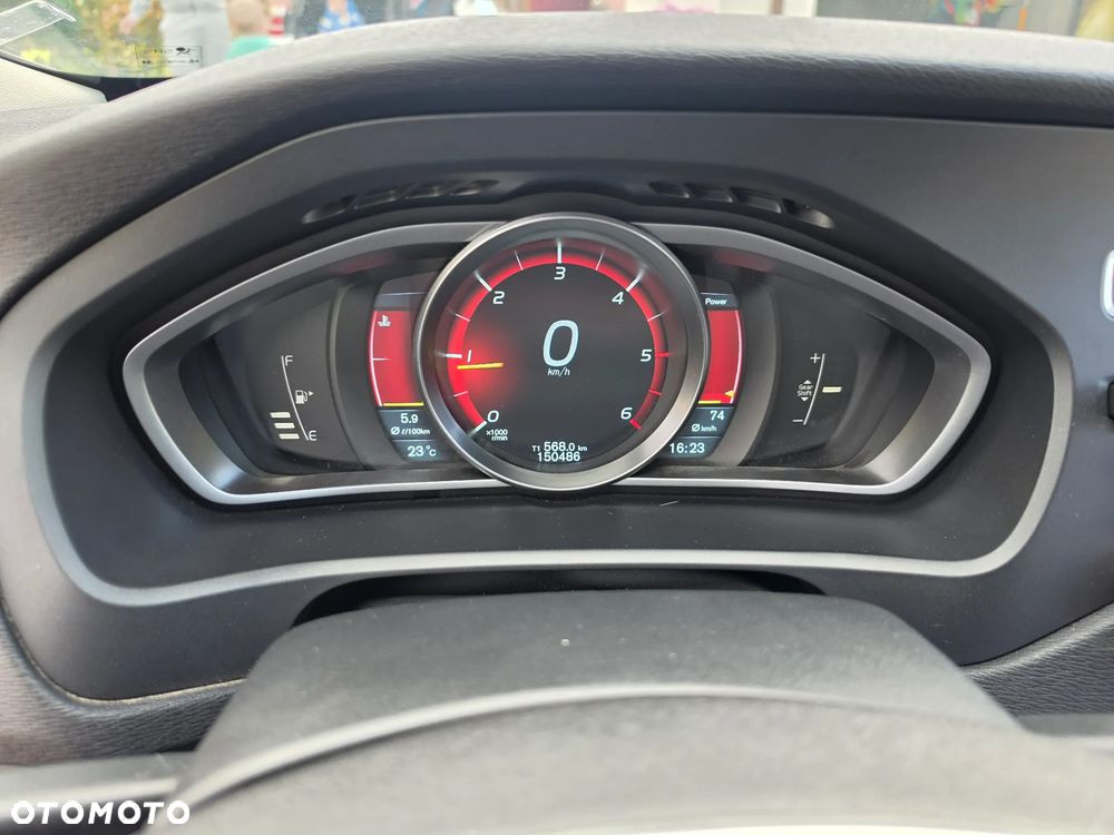 Volvo V40 D2 - 24