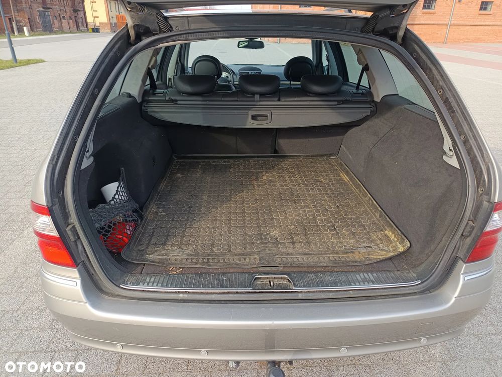 Mercedes-Benz Klasa E 320 T Avantgarde - 15