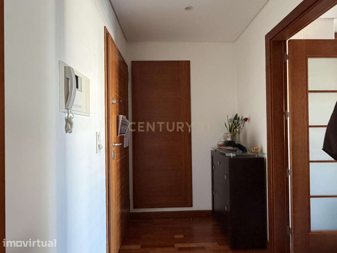 Descubra o T2 Perfeito: Qualidade Obriverca, Varanda de 15 m² e Todo o - Grande imagem: 4/30