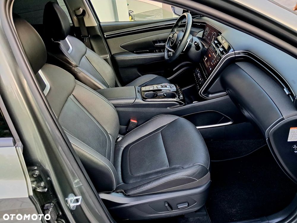 Hyundai Tucson 1.6 T-GDi HEV Executive 2WD - 23
