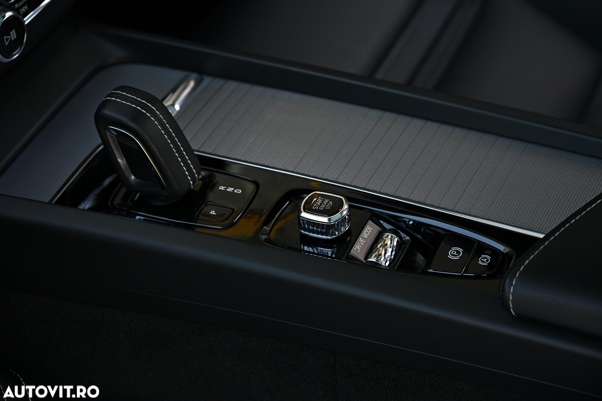 Volvo XC 60 Recharge T8 Twin Engine eAWD R-Design - 16