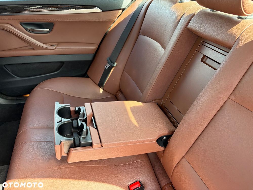 BMW Seria 5 528i Luxury Line - 12
