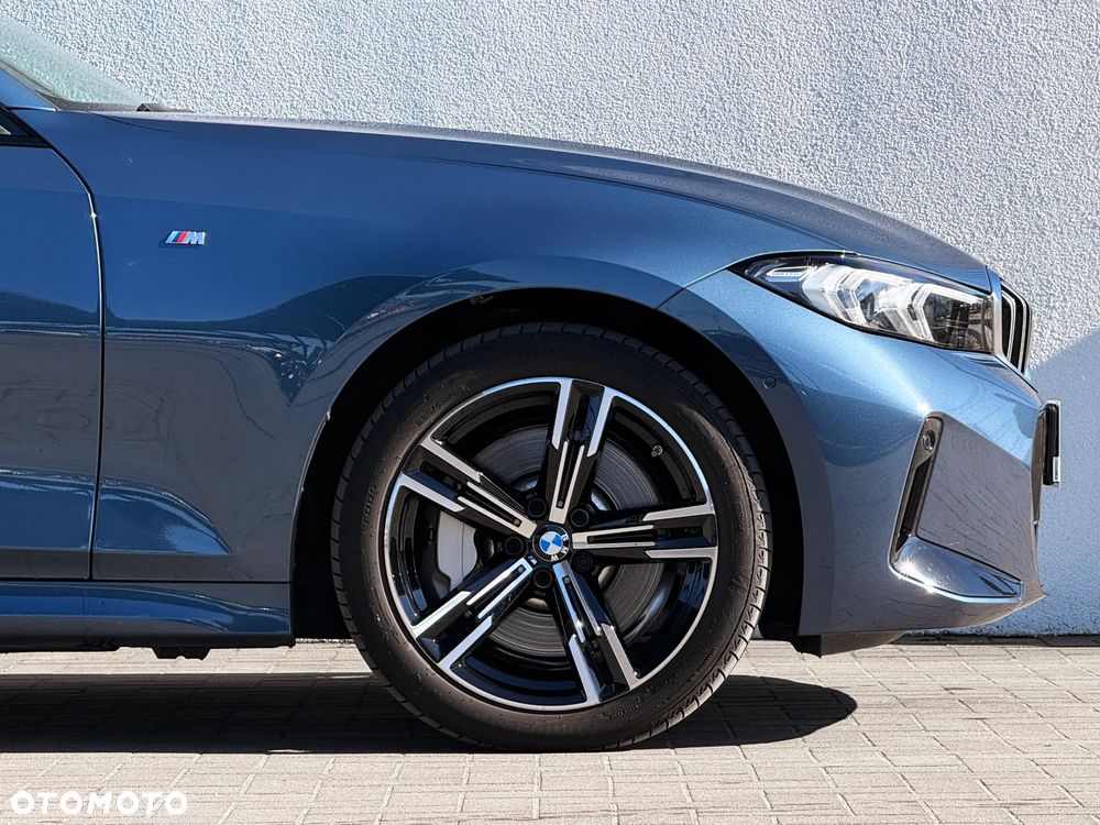 BMW Seria 3 330i xDrive M Sport - 11