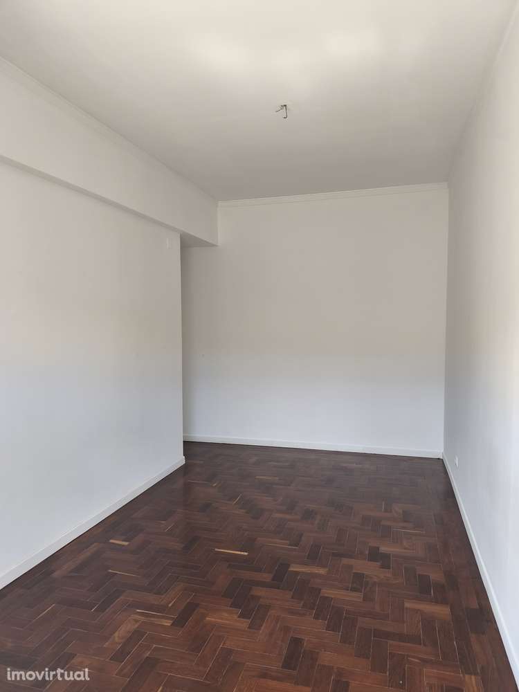 T2 Linda-a-Velha, Zona dos Correios, Bem conservado, Com varanda. - Grande imagem: 4/24