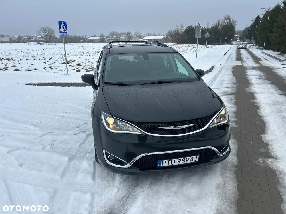 Chrysler Pacifica - 17