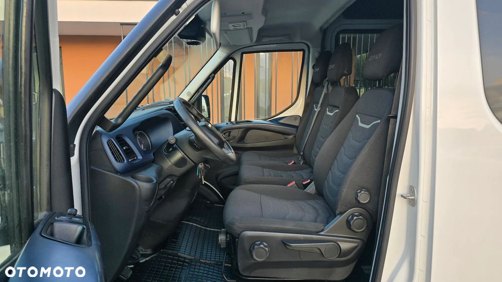 Iveco ❗️❗️DAILY 3.0 180KM MAXI 50C18 L4H3 JAK NOWY ❗️❗️NOWY MODEL / ZABUDOWA VIP 9 OSÓB HAUSER / 3500KG HAK / PIERWSZY WŁASCICIEL / BLASZAK / NAVI / KAMERA COFANIA / ZAWIESZENIE PNEUMATYCZNE AIR-PRO  / KLIMATYZACJA POSTOJOWA / SKRZYNIA MANUALNA / BLIŹNIAKI / TEMPOMAT / WERSJA WZMOCNIONA / FULL OPCJA / SERWIS ASO / SALON POLSKA / 35C15 50C15 35C18❗❗ JAK Z SALONU - NOWY -❗❗ - 38