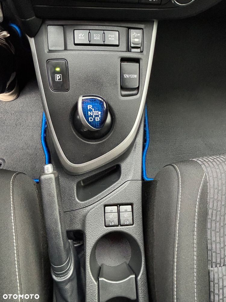 Toyota Auris 1.8 HSD Prestige NAVI - 8