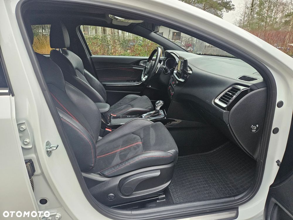 Kia ProCeed 1.6 T-GDI GT DCT - 29