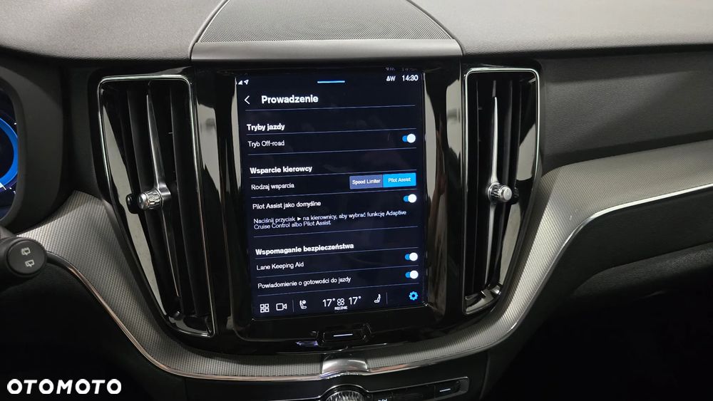 Volvo XC 60 B4 D Plus Dark - 28