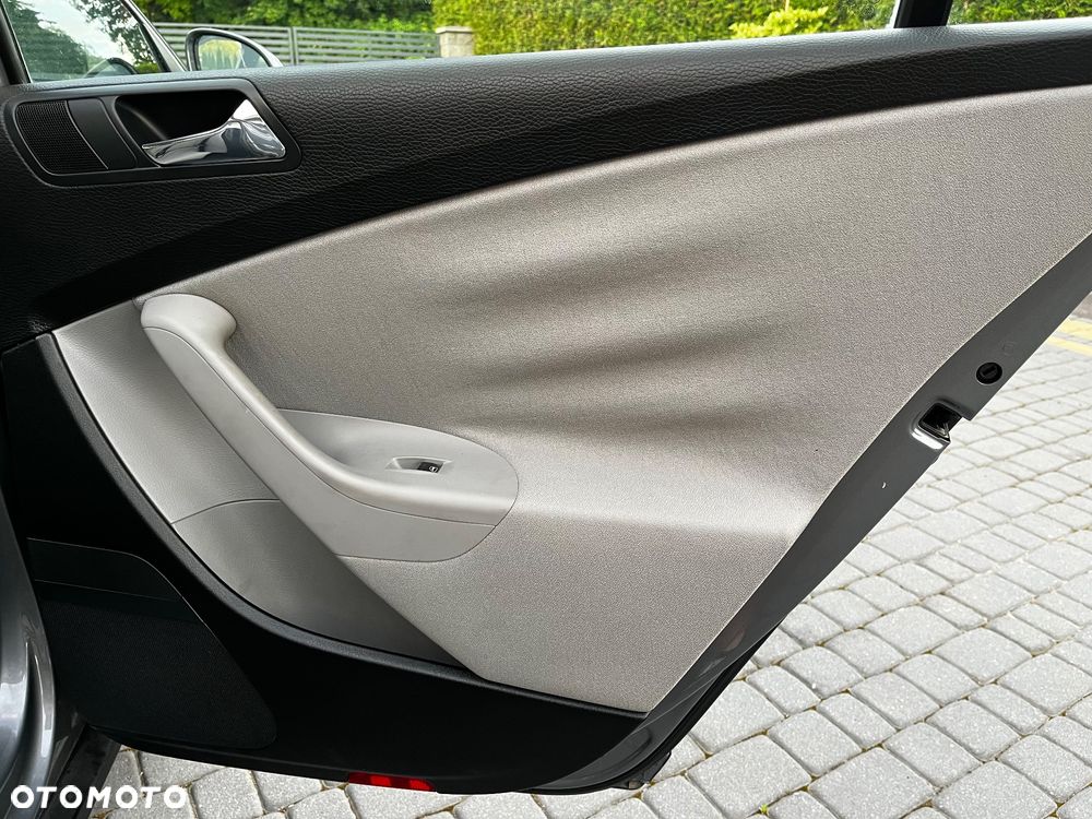 Volkswagen Passat 1.6 Exclusive - 20