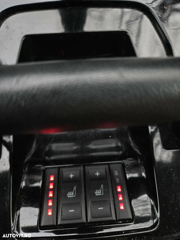 Ford S-Max 2.2 TDCi DPF Titanium - 36