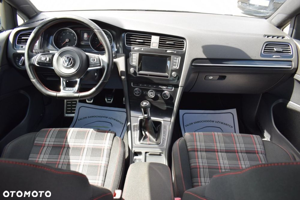 Volkswagen Golf - 26