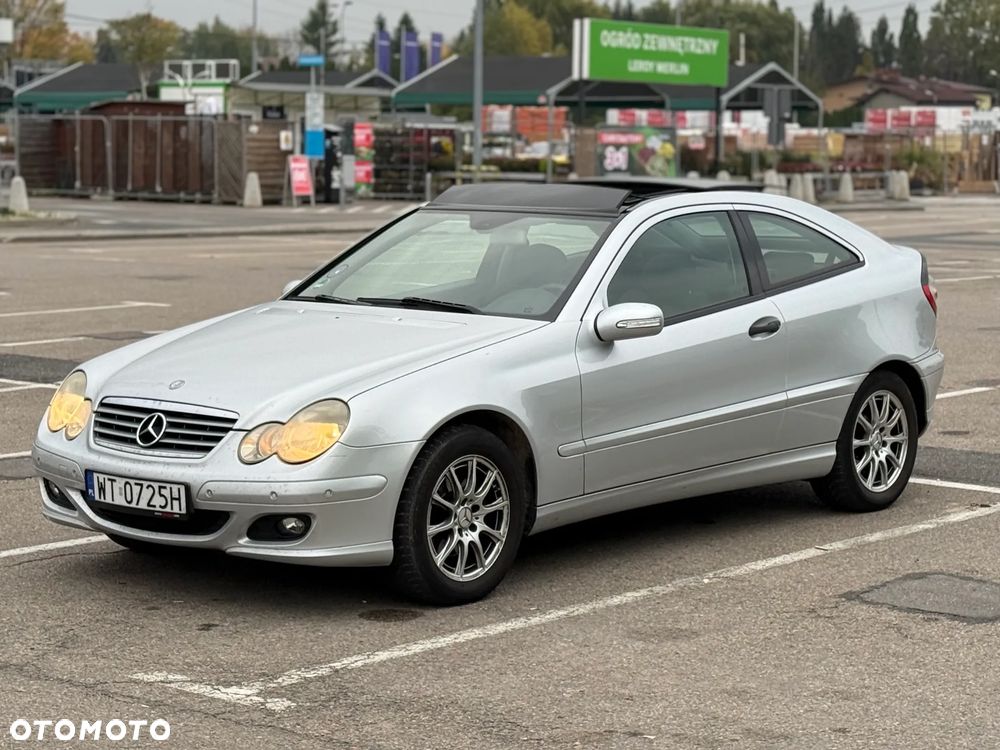 Mercedes-Benz C-Class 2005 photo 2