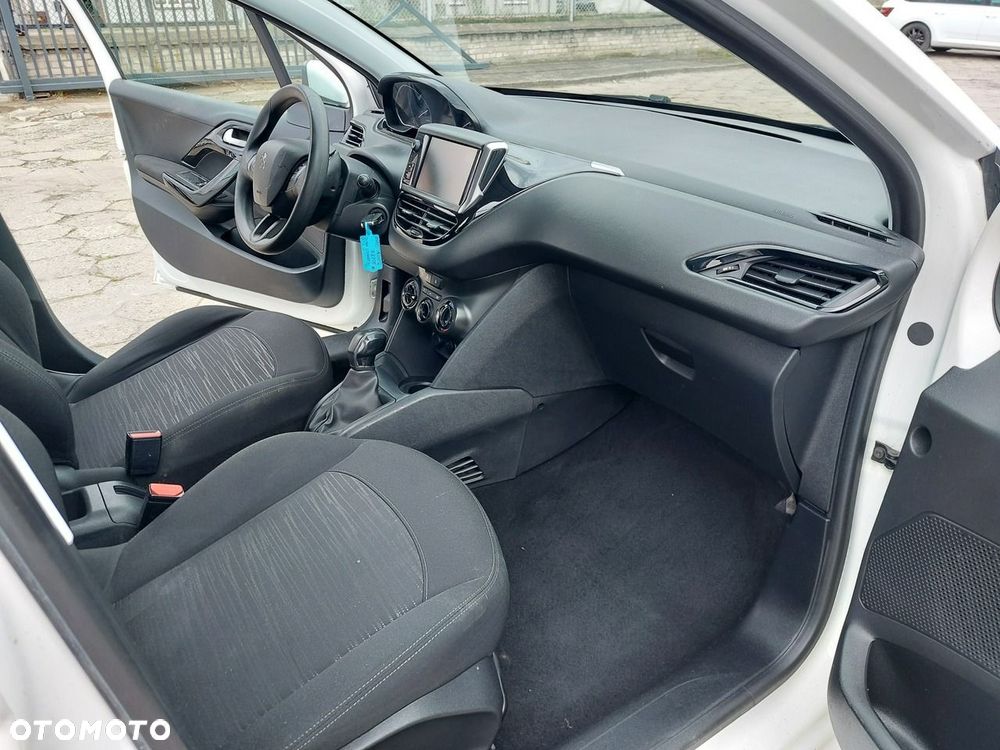 Peugeot 208 - 14