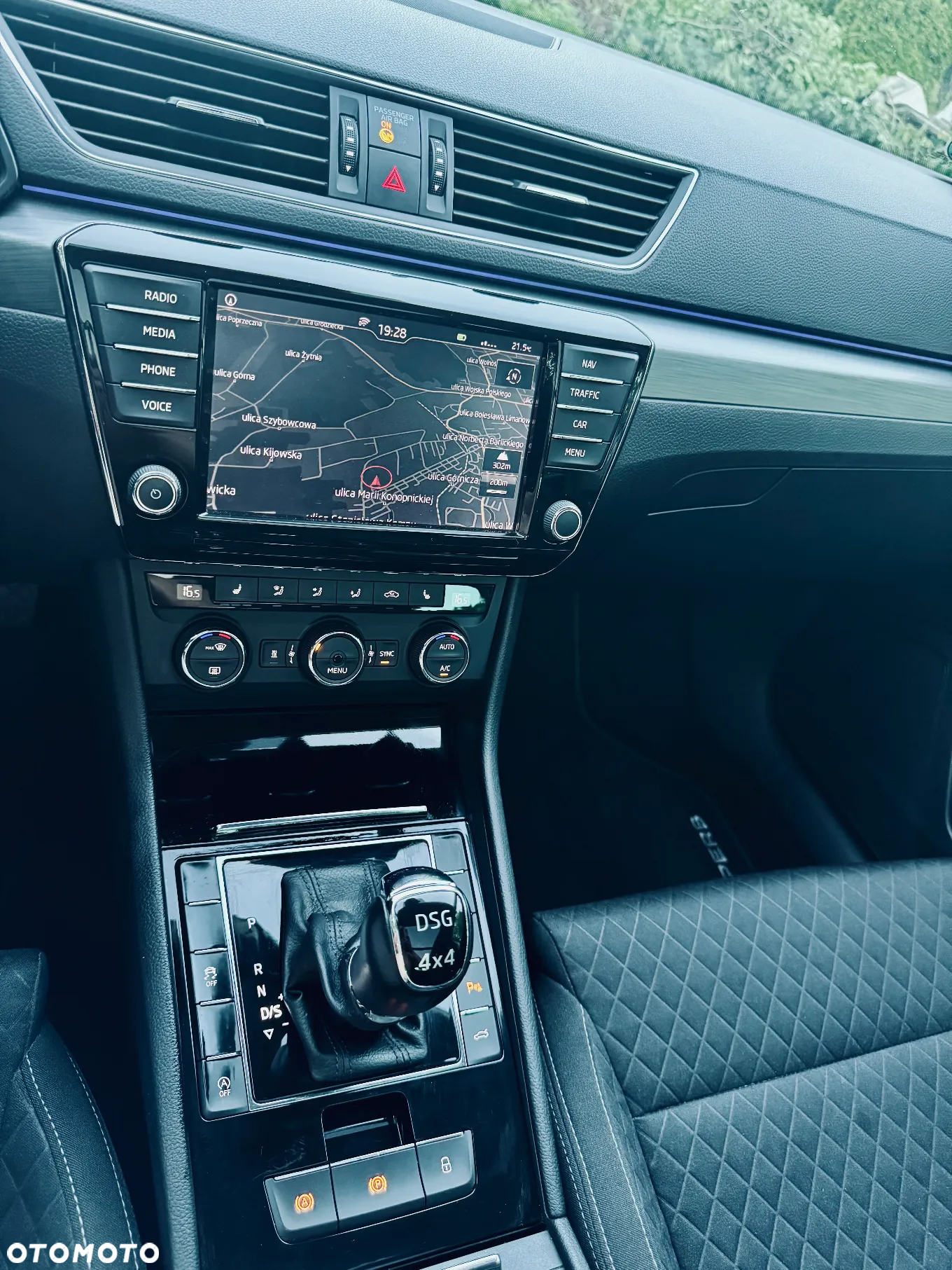 Skoda Superb Combi 2.0 TDI 4x4 DSG Premium Edition - 16