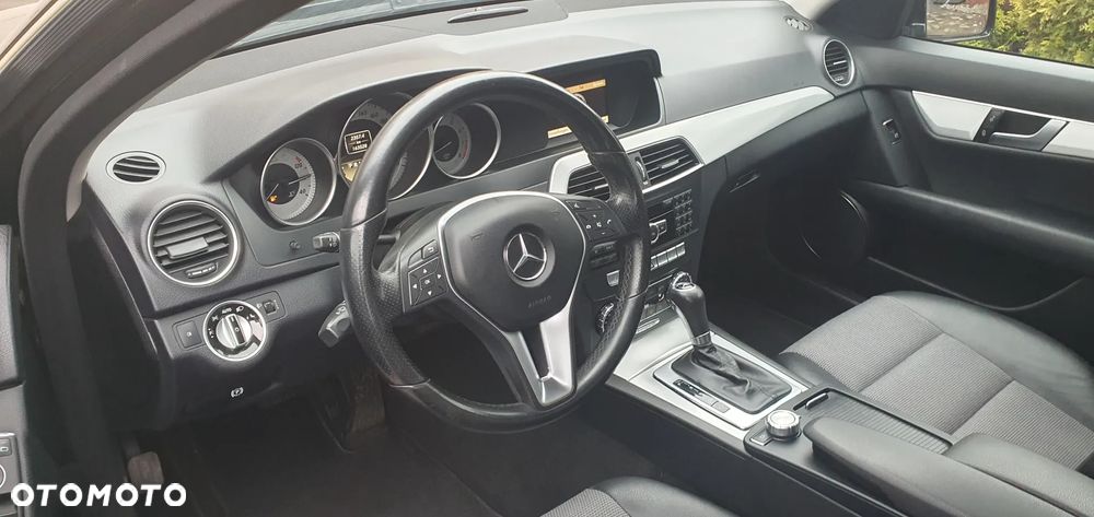Mercedes-Benz Klasa C 180 CGI Automatik BlueEFFICIENCY Avantgarde - 30