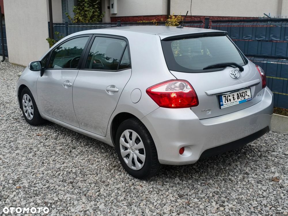 Toyota Auris 2010 photo 3