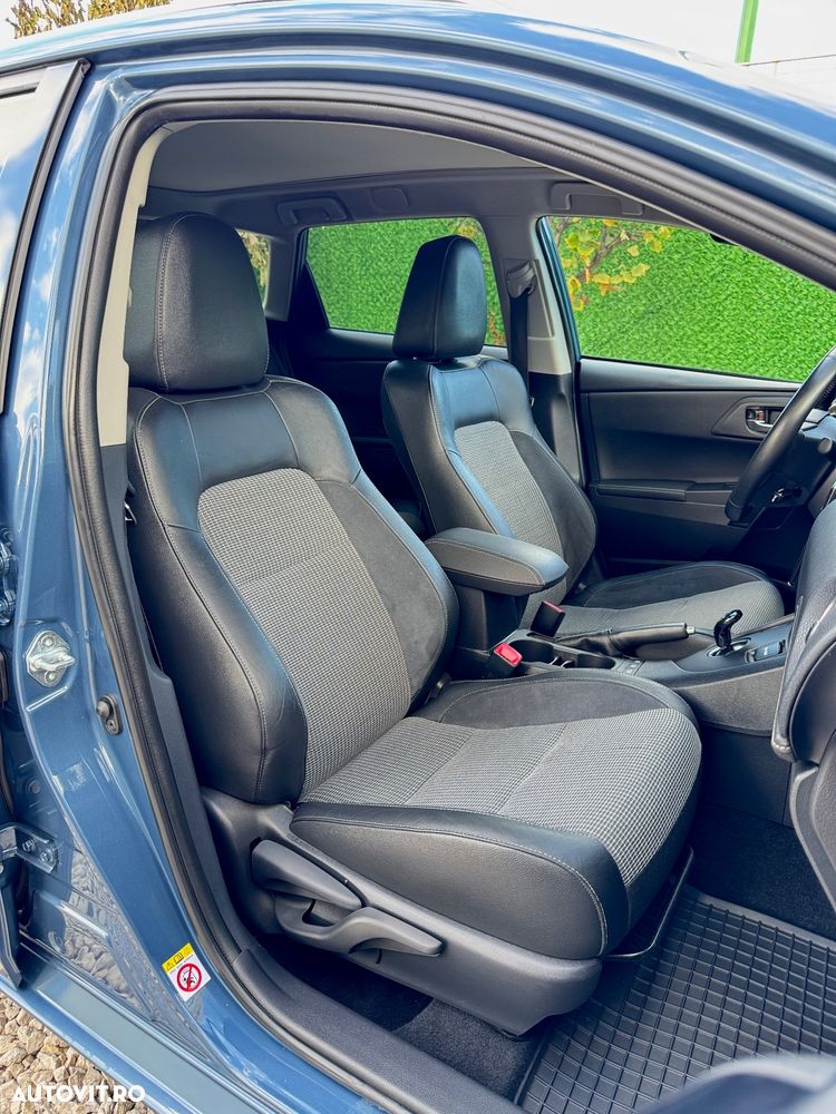 Toyota Auris 1.8 L VVT-i Hybrid Sol + - 10