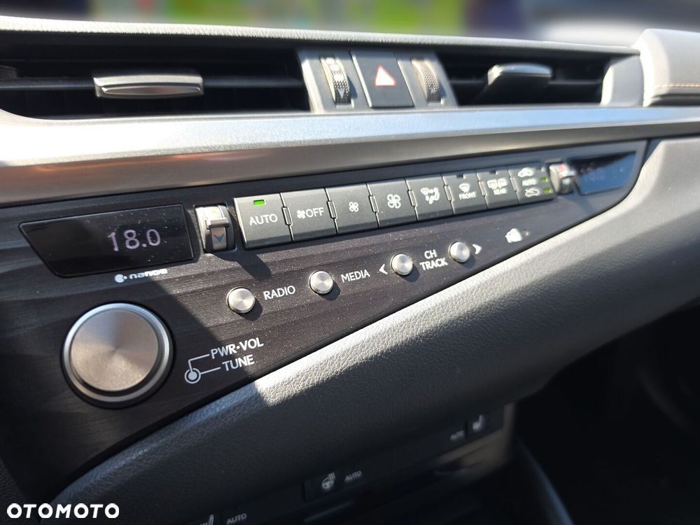 Lexus ES - 14