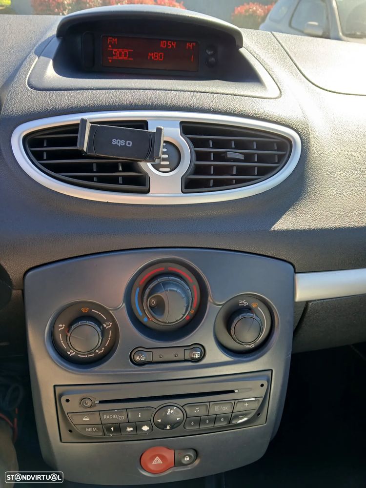 Renault Clio 1.2 16V Confort 130g - 4