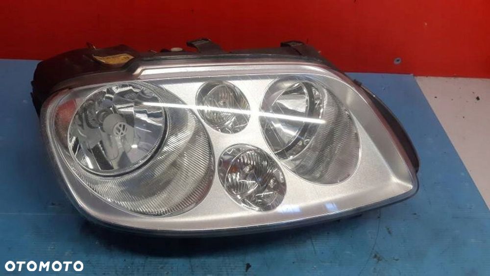 Volkswagen Touran I Lampa prawy przód 1t0941006M