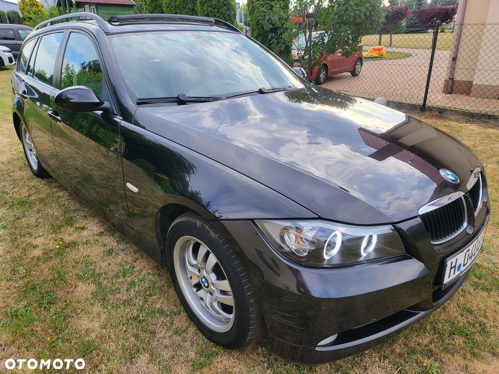 BMW Seria 3 318i Touring - 13
