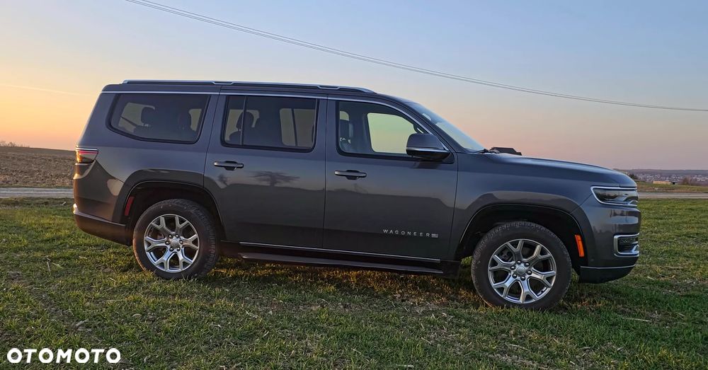 Jeep Wagoneer - 18
