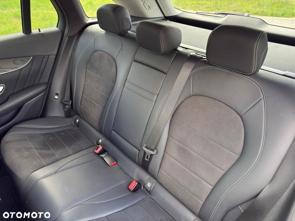 Mercedes-Benz GLC 250 4Matic 9G-TRONIC AMG Line - 30