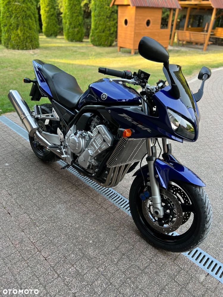 Yamaha FZS - 8