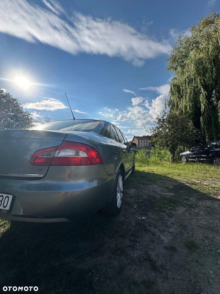 Skoda Superb 2.0 TDI DSG Ambition - 3