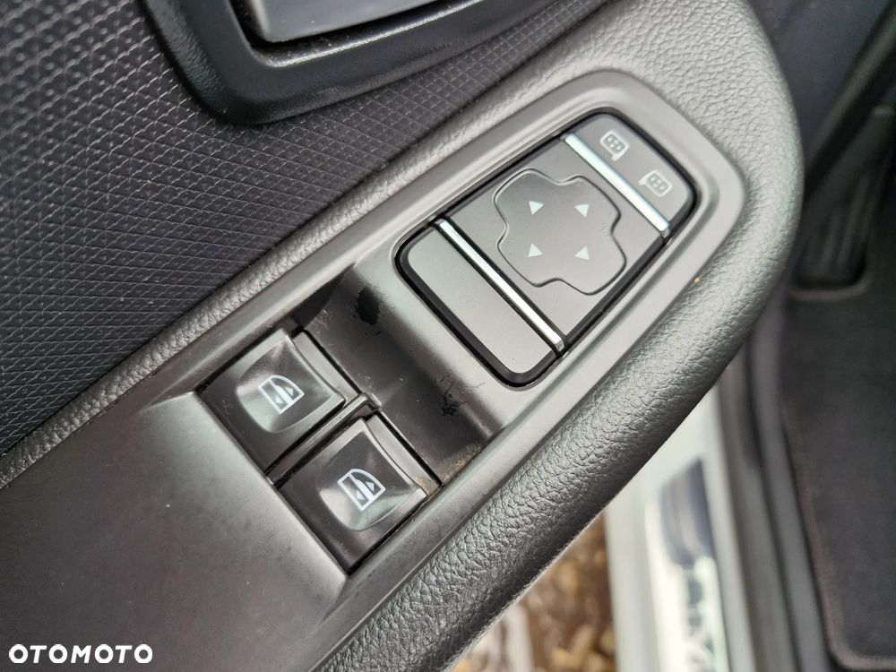 Renault Clio 1.2 16V 75 LIMITED - 11