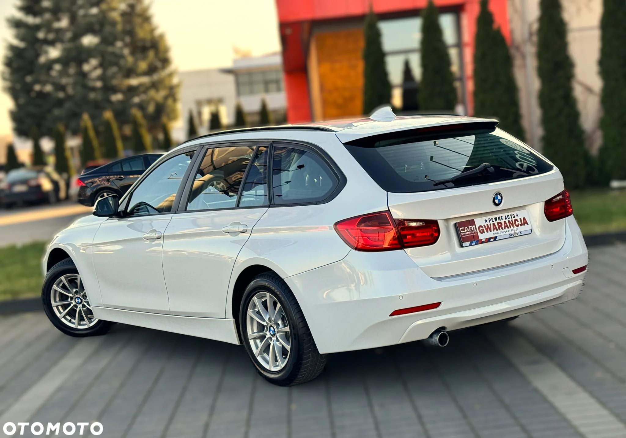 BMW Seria 3 320i Touring xDrive - 11