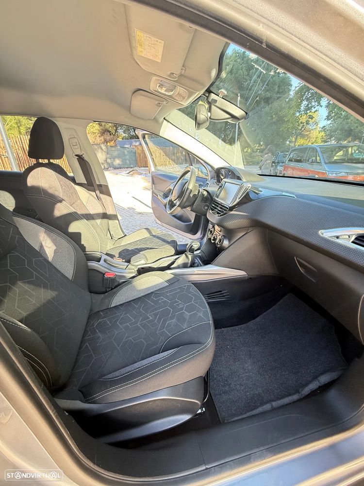 Peugeot 2008 1.2 PureTech Style - 4