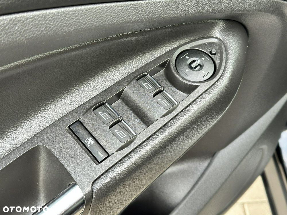 Ford Kuga 1.6 EcoBoost 2x4 Titanium - 24