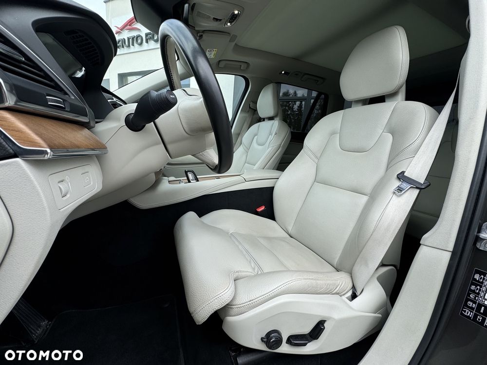 Volvo XC 90 B5 D AWD Momentum Pro - 11