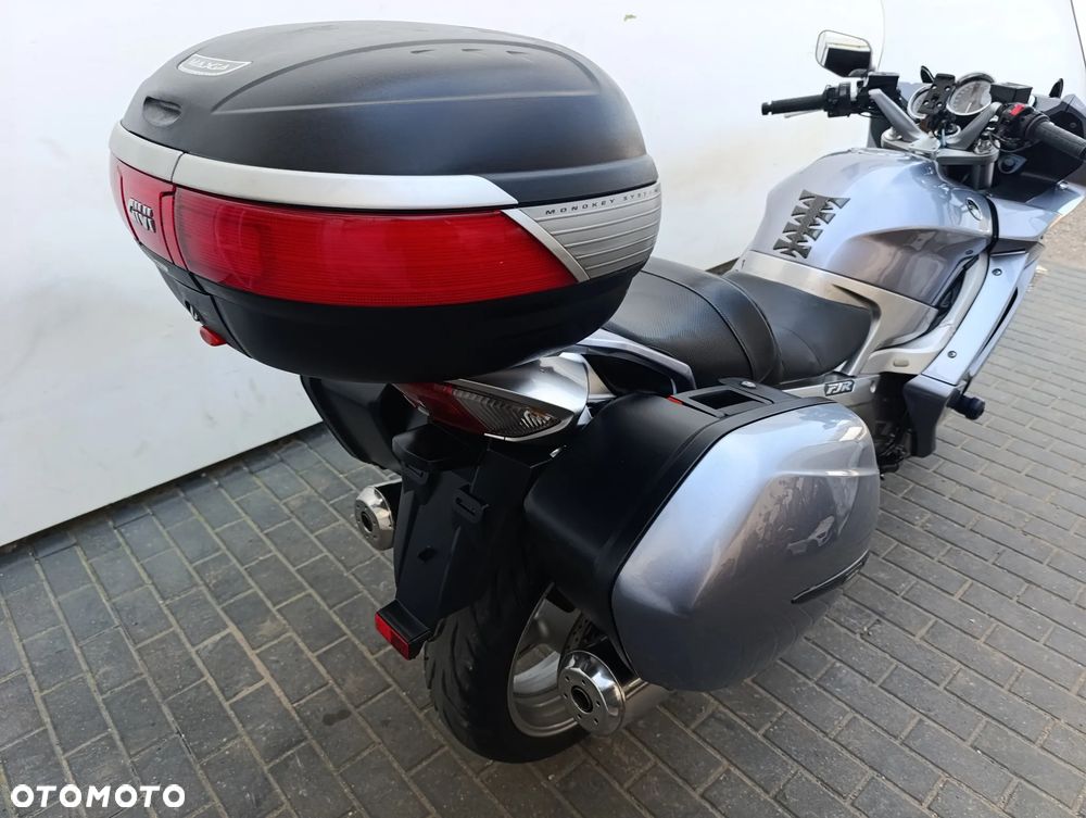 Yamaha FJR - 24