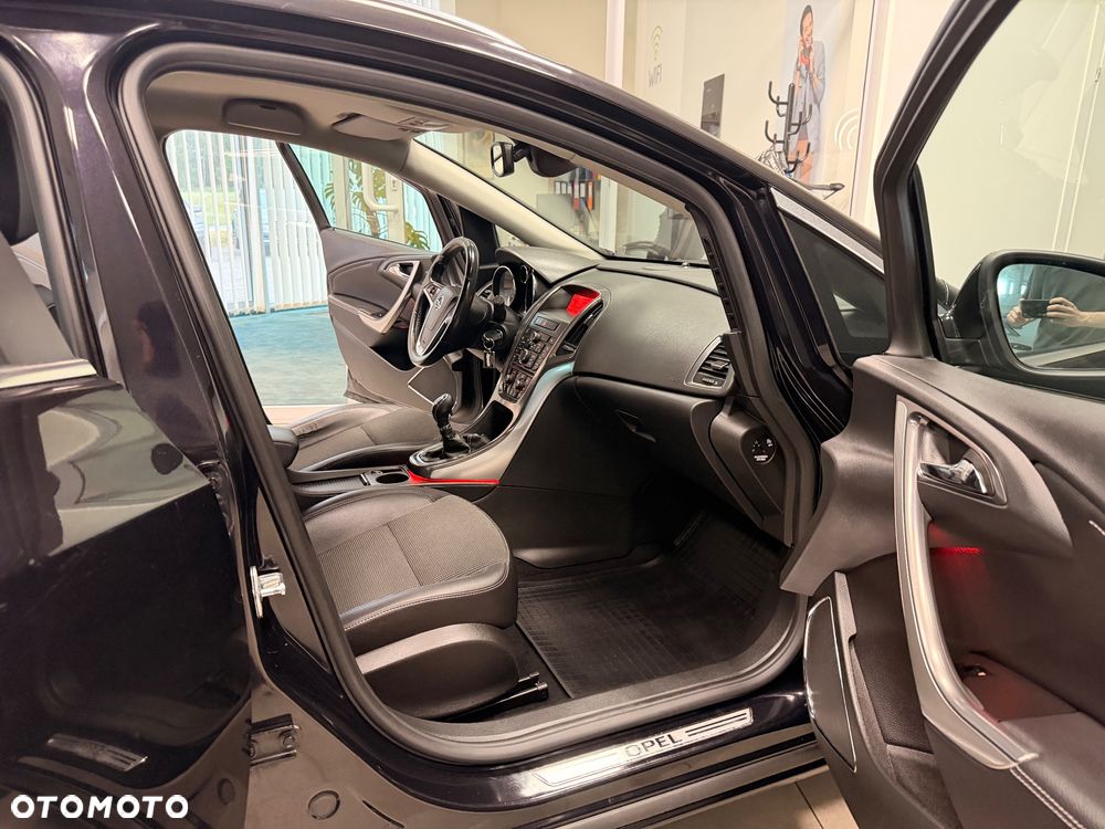 Opel Astra 1.4 T Executive S&S - 22